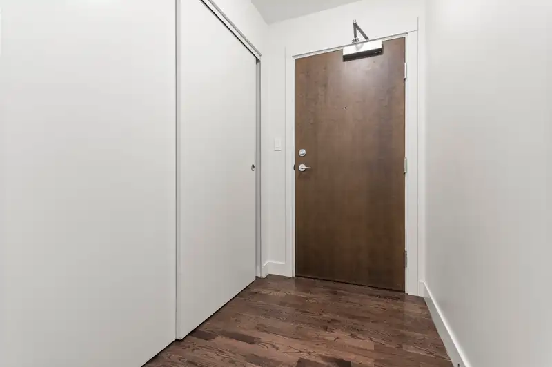 323 7058 14TH AVENUE - photo 4 of 39