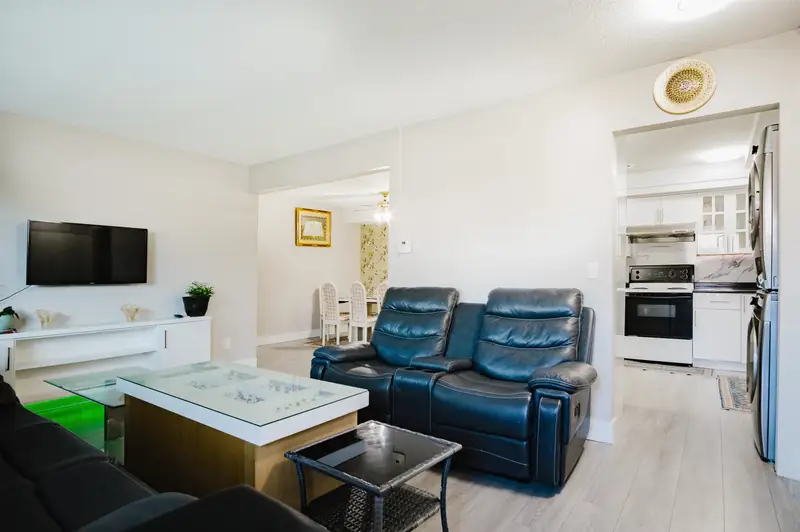 202 11901 89A AVENUE - photo 2 of 25