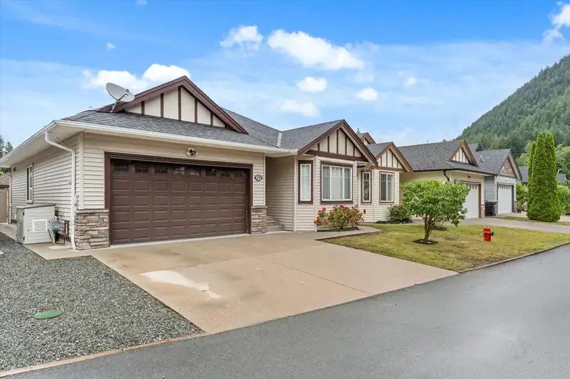 19 20118 BEACON ROAD - photo 1 of 38
