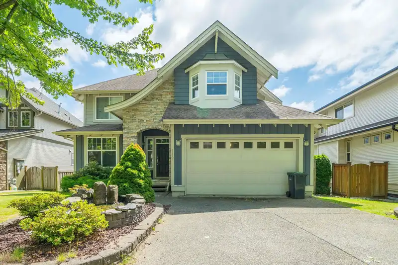 112 MAPLE DRIVE - photo 1 of 19