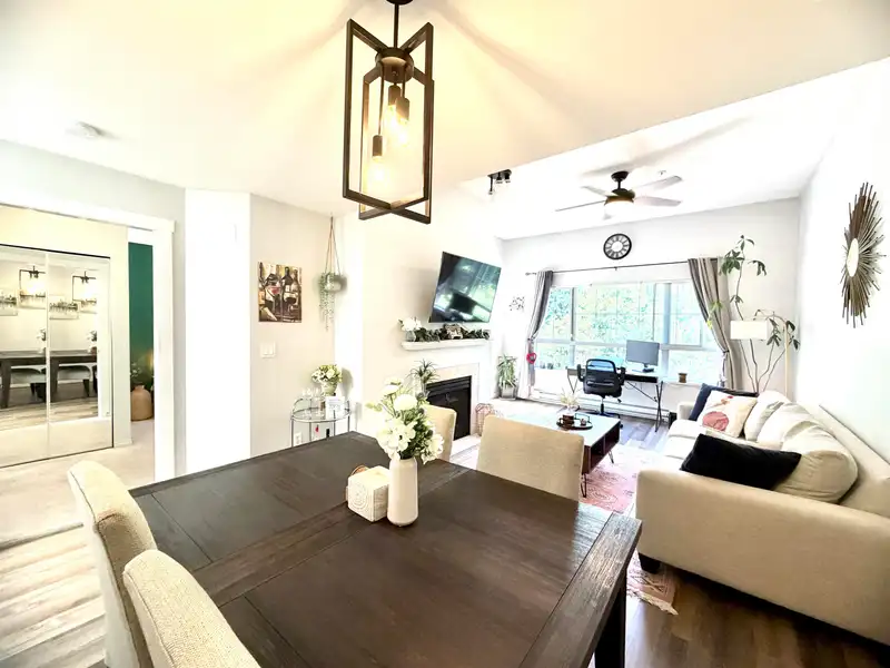 412 2960 PRINCESS CRESCENT - photo 1 of 40