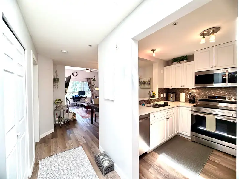 412 2960 PRINCESS CRESCENT - photo 2 of 40