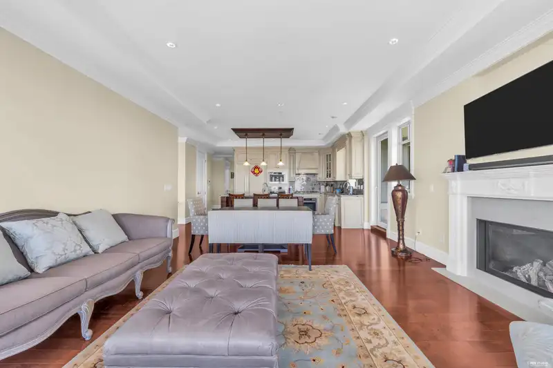 2562 GARDEN COURT - photo 3 of 35