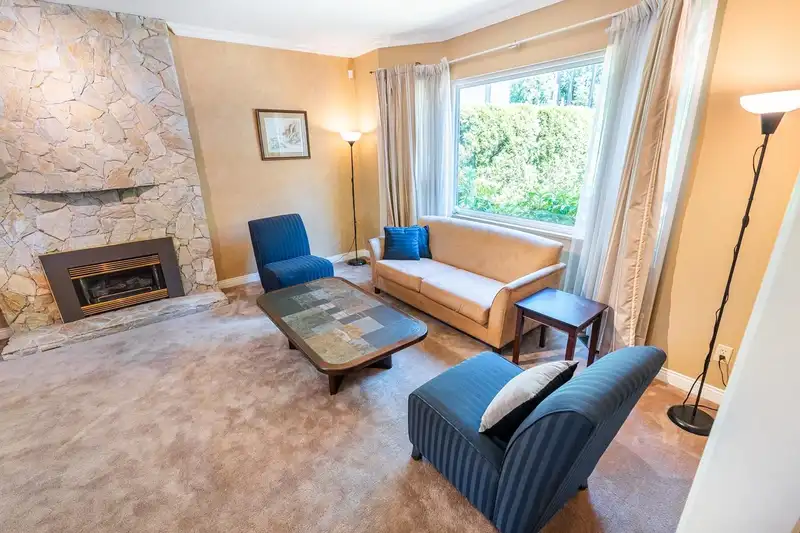 382 BALFOUR DRIVE - photo 4 of 40