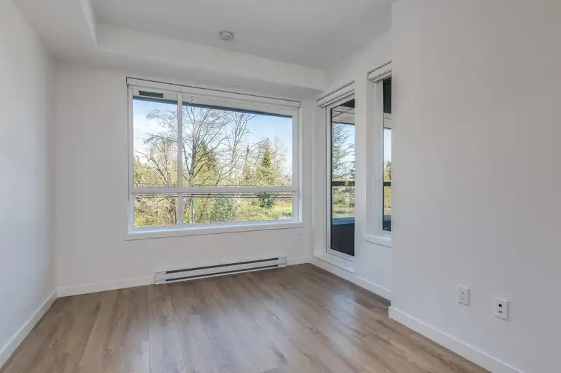 E416 13858 108 AVENUE - photo 2 of 26