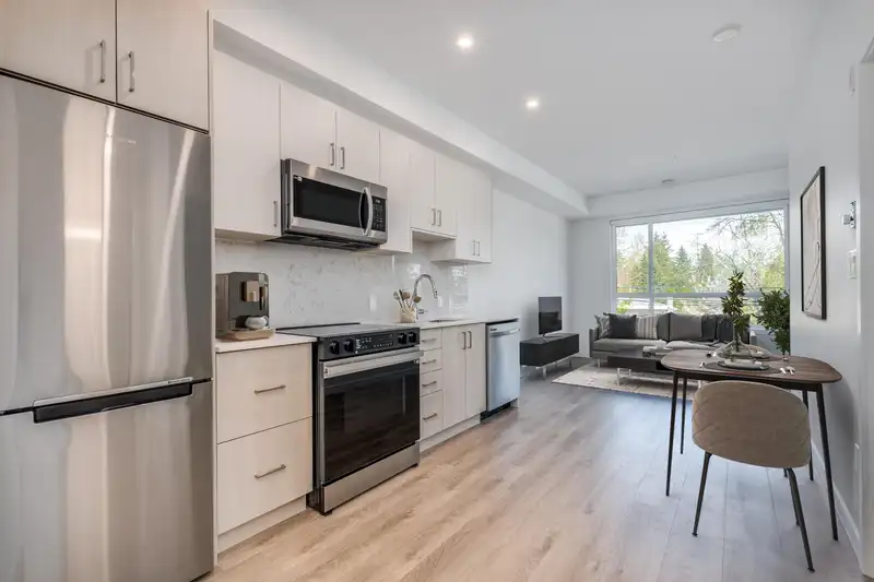 E416 13858 108 AVENUE - photo 4 of 26