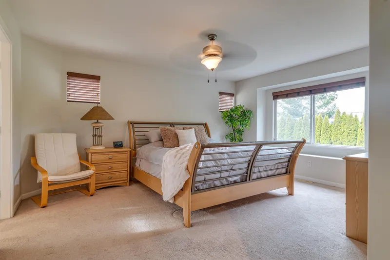 20199 70A AVENUE - photo 2 of 25