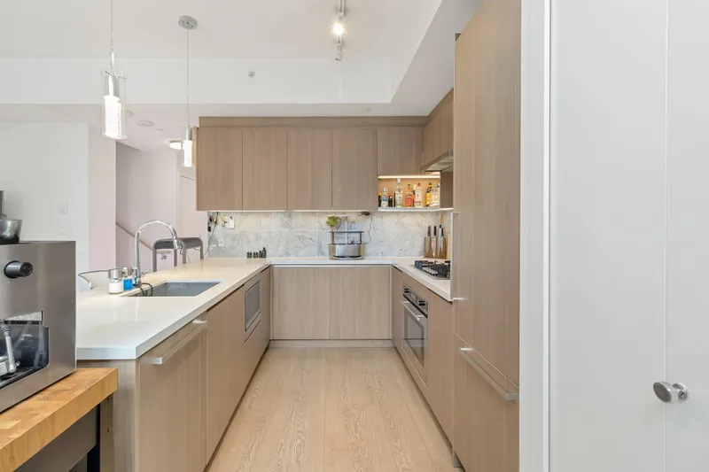 TH3 13720 100 AVENUE - photo 3 of 18