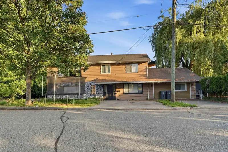 17886 59A AVENUE - photo 1 of 20