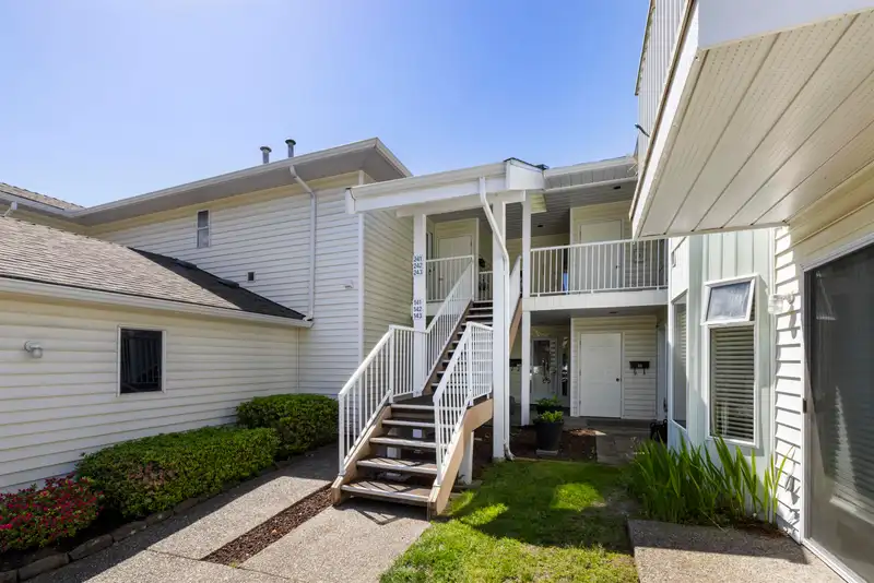 241 7156 121 STREET - photo 4 of 39