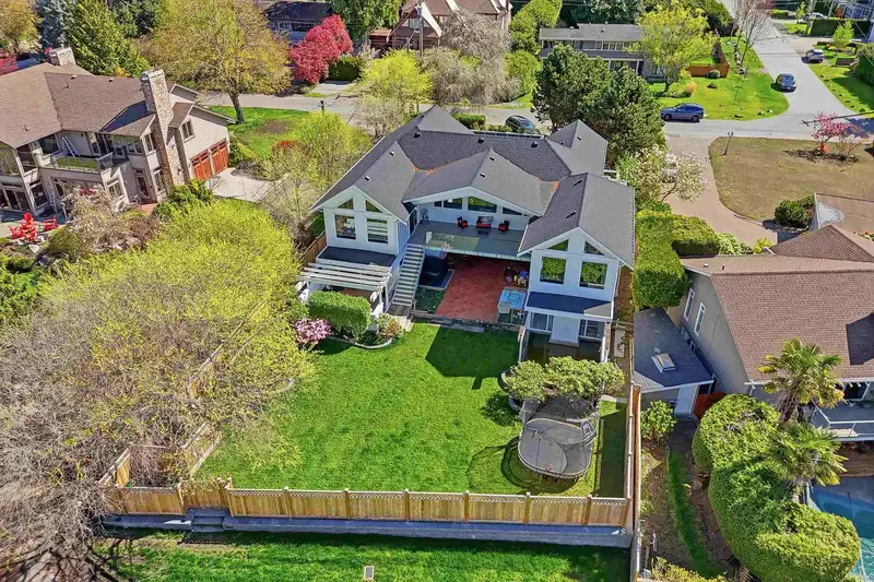 29 ENGLISH BLUFF ROAD - photo 1 of 40