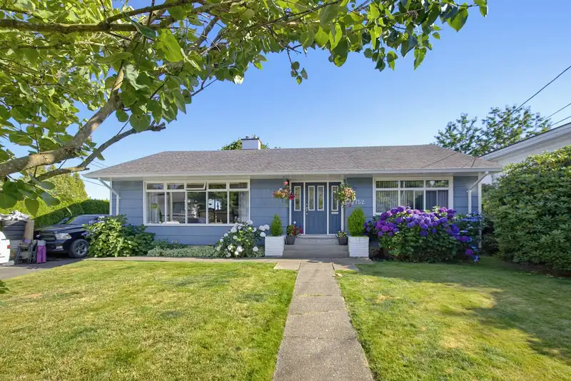 33752 5TH AVENUE - photo 1 of 40