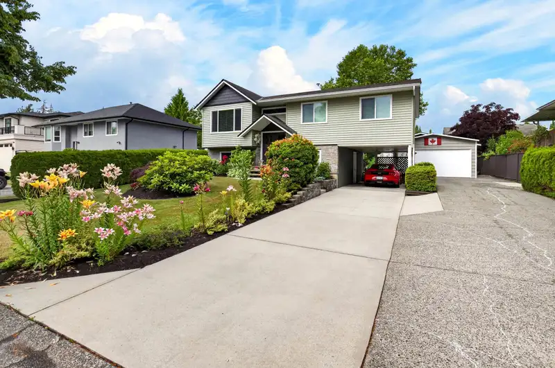6323 CHARBRAY PLACE - photo 3 of 32
