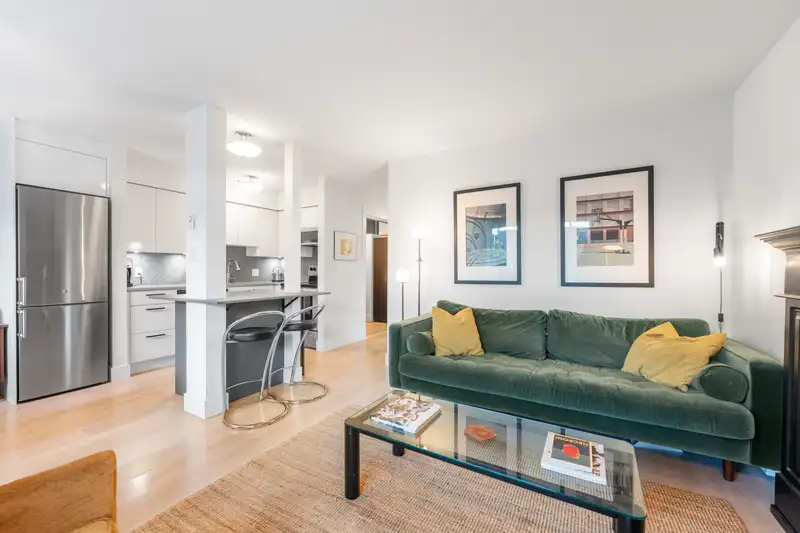 105 2133 DUNDAS STREET - photo 3 of 29