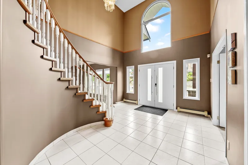 2288 LECLAIR DRIVE - photo 2 of 25