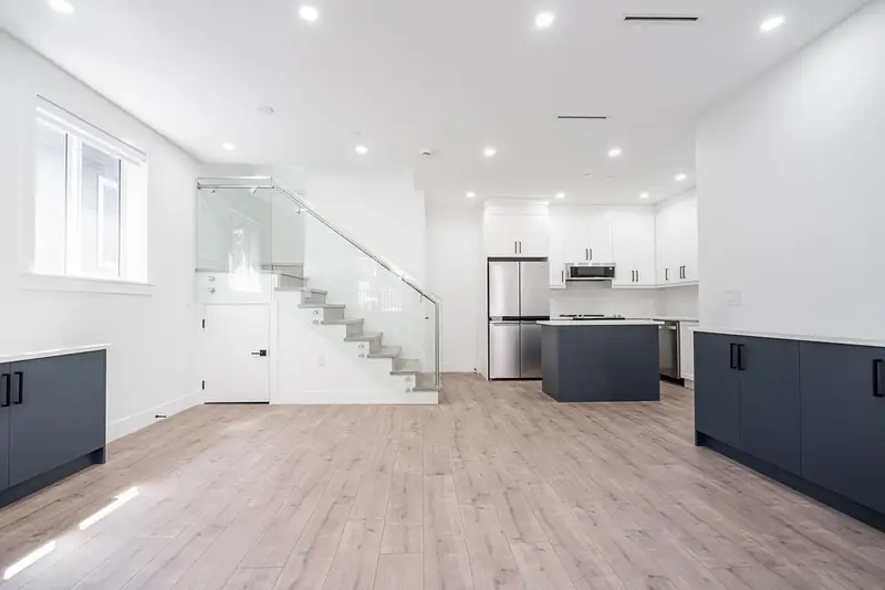 2972 E 7TH AVENUE - photo 3 of 25