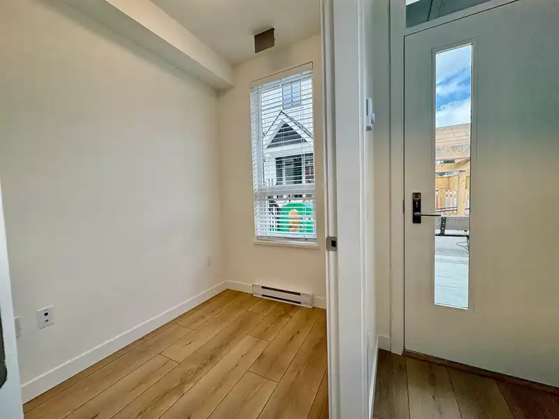 14 728 LEA AVENUE - photo 3 of 13