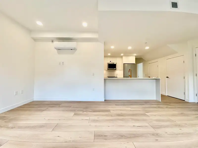 14 728 LEA AVENUE - photo 4 of 13