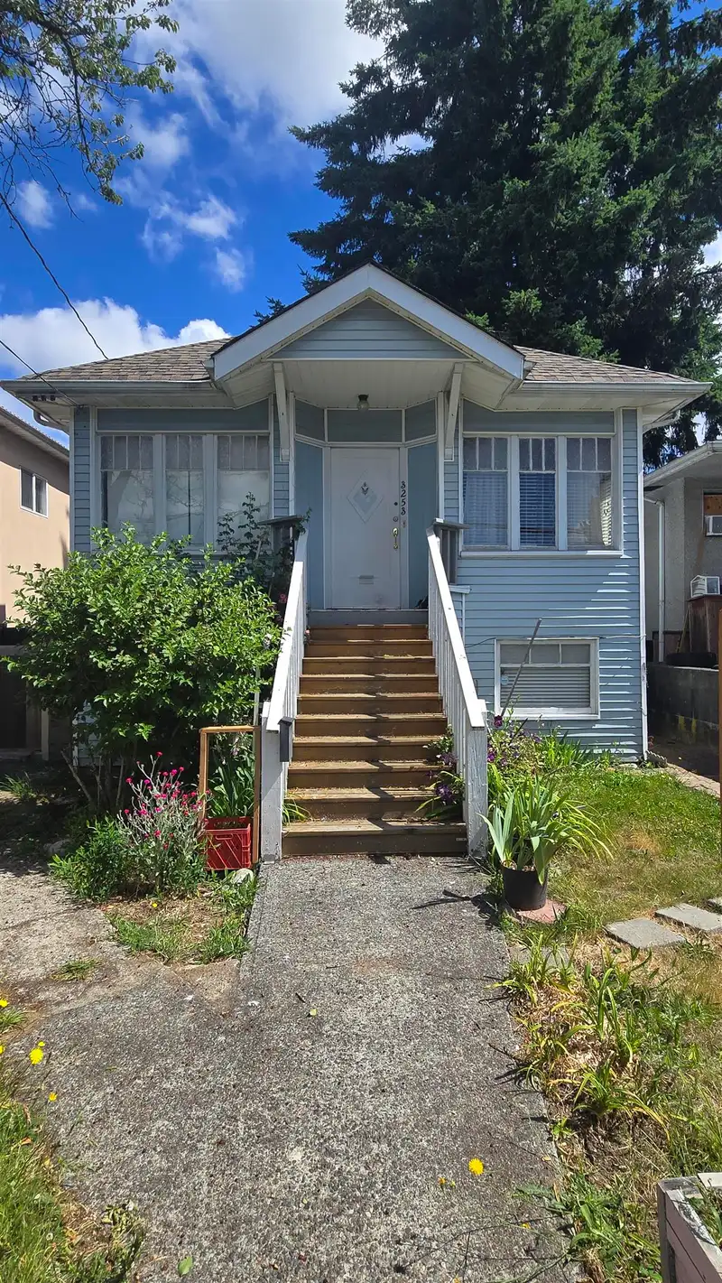 3253 SCHOOL AVENUE - photo 1 of 13