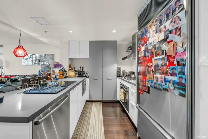 803 788 RICHARDS STREET - photo 3 of 17