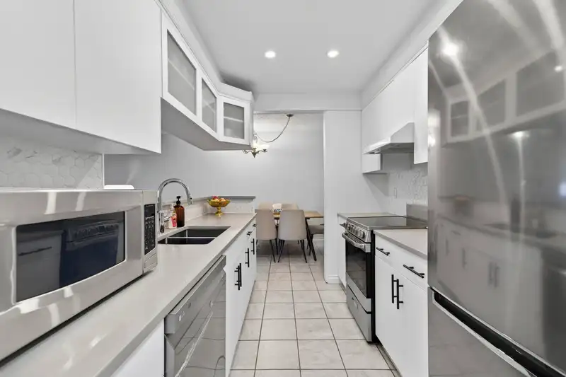 118 200 WESTHILL PLACE - photo 4 of 30