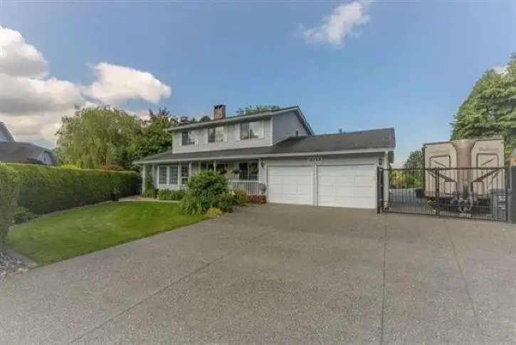 18244 54 AVENUE - photo 1 of 39