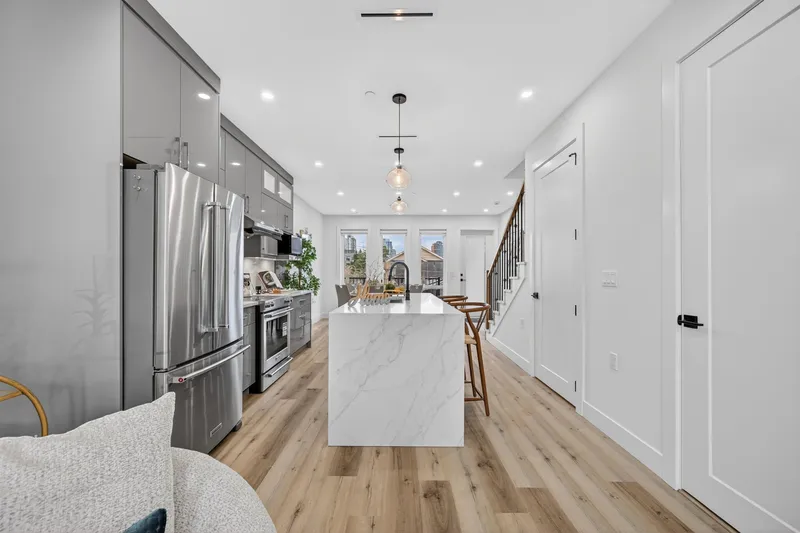 516 W 60TH AVENUE - photo 4 of 25