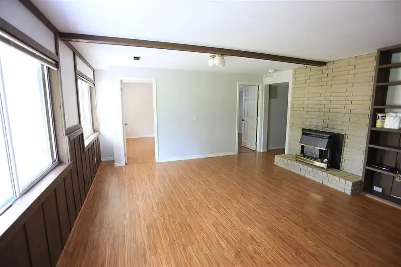 33226 RAVINE AVENUE - photo 2 of 4