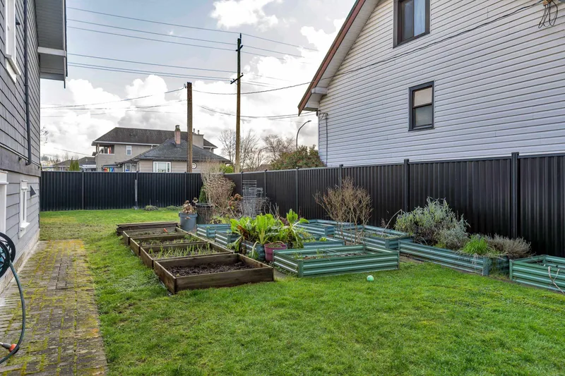 125 N GILMORE AVENUE - photo 3 of 25