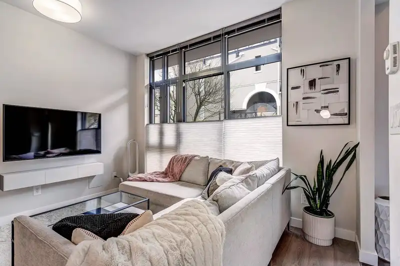 102 1 RENAISSANCE SQUARE - photo 4 of 32