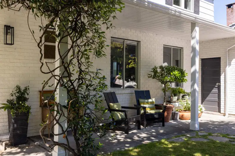 110 SEAVIEW PLACE - photo 4 of 40