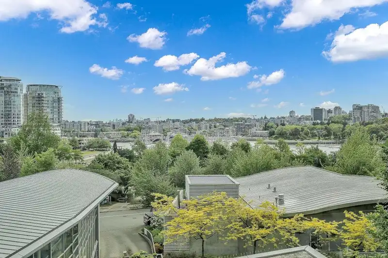 601 1408 STRATHMORE MEWS - photo 1 of 27