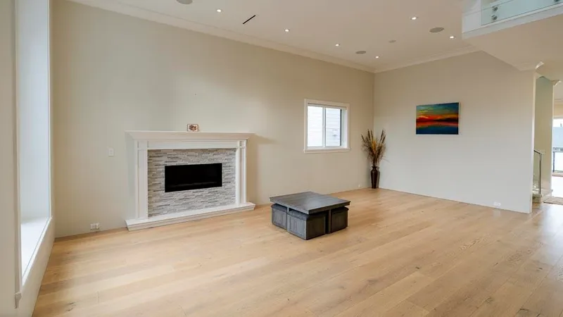 8978 160 STREET - photo 3 of 25