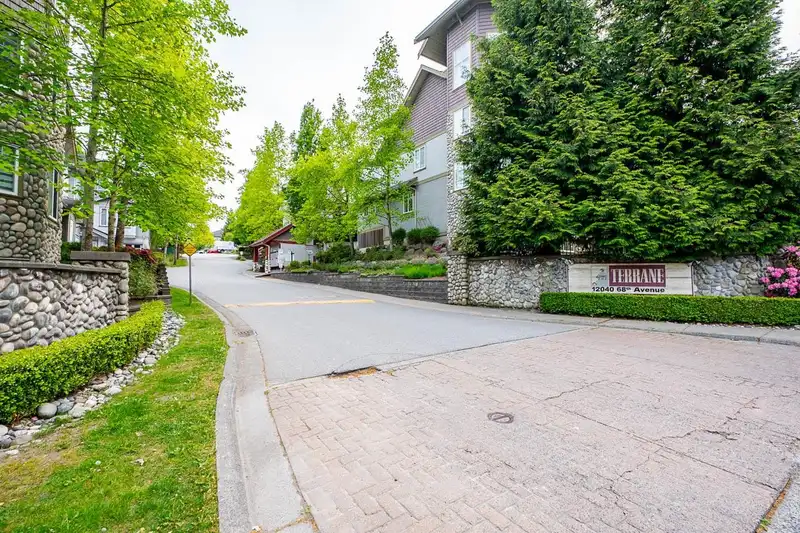 159 12040 68 AVENUE - photo 1 of 24