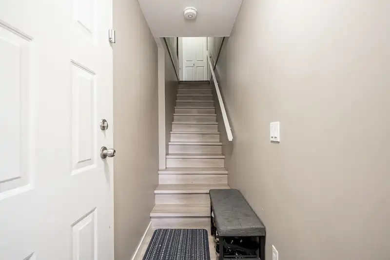 159 12040 68 AVENUE - photo 3 of 24