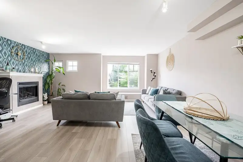 159 12040 68 AVENUE - photo 4 of 24