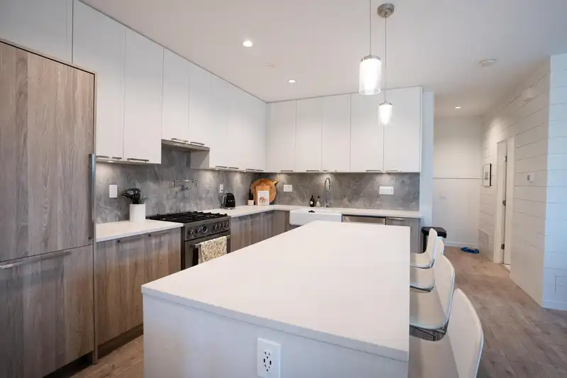 5 6429 MARKET AVENUE - photo 4 of 28