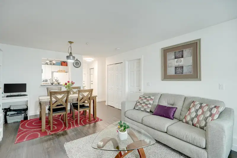 111 14885 100 AVENUE - photo 2 of 27