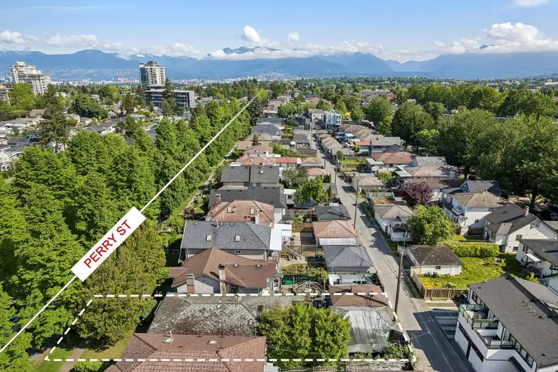 4420 PERRY STREET - photo 1 of 4
