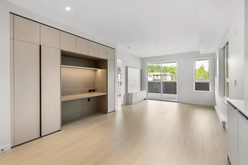 213 2015 ST. JOHNS STREET - photo 1 of 40
