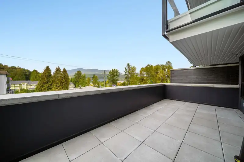 213 2015 ST. JOHNS STREET - photo 2 of 40
