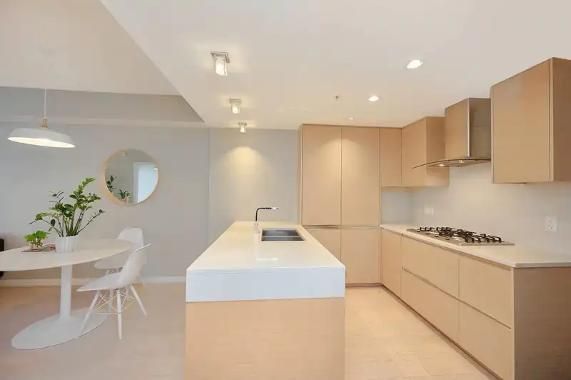 209 508 W 29TH AVENUE - photo 4 of 25