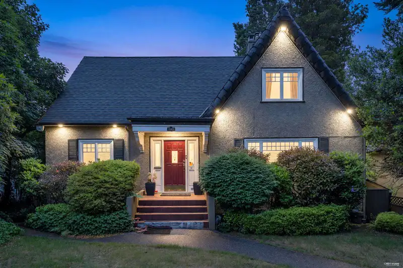 1049 W 33RD AVENUE - photo 1 of 40