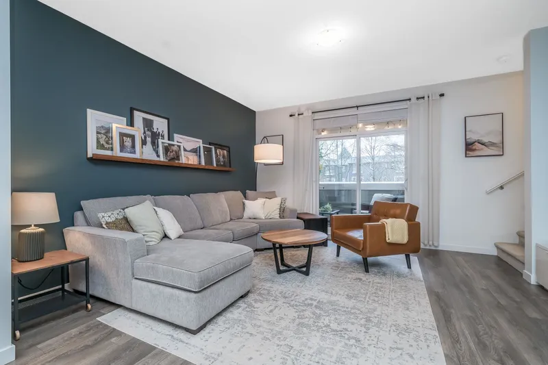 35 16357 15 AVENUE - photo 1 of 25