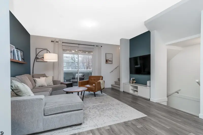 35 16357 15 AVENUE - photo 2 of 25