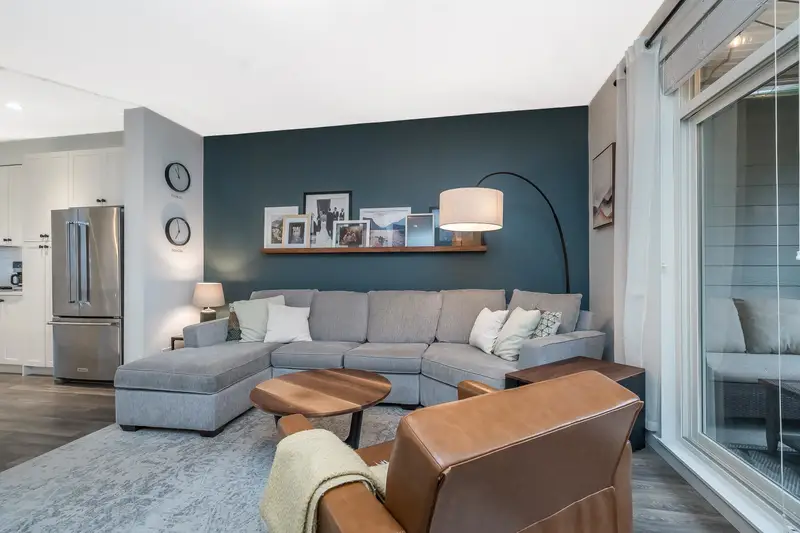 35 16357 15 AVENUE - photo 3 of 25