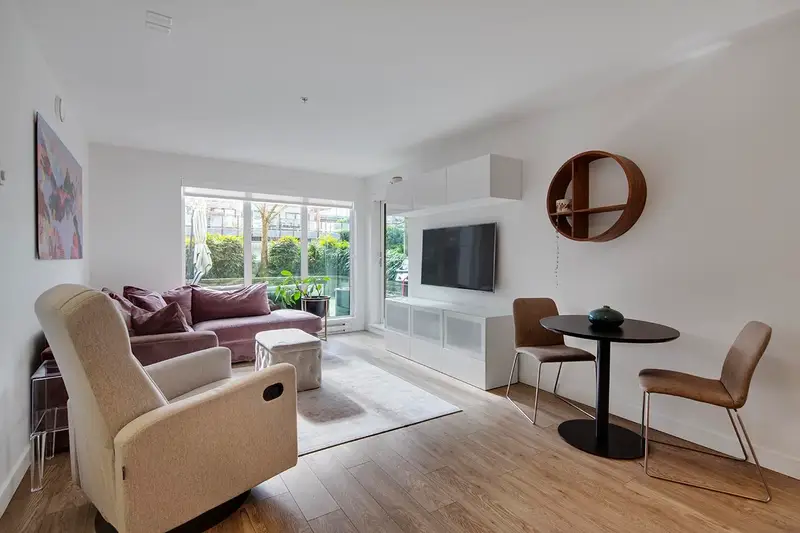 206 1061 MARINE DRIVE - photo 4 of 25