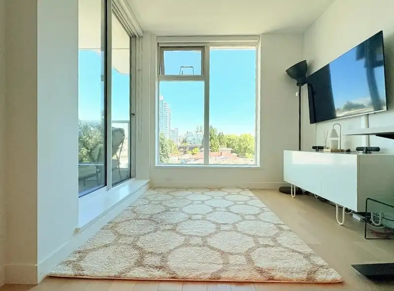 522 2220 KINGSWAY - photo 2 of 27