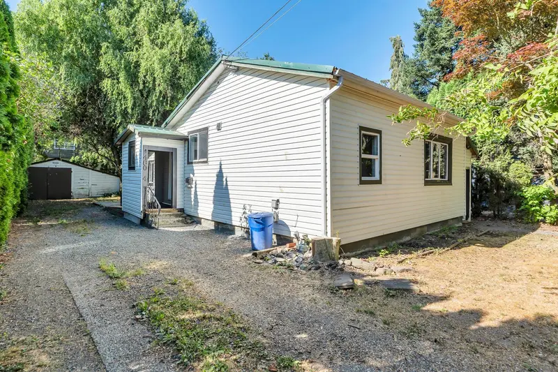 46054 ROBERTSON AVENUE - photo 3 of 25