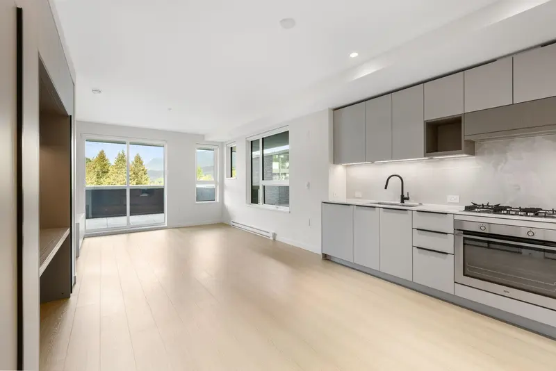 213 2015 ST. JOHNS STREET - photo 1 of 25